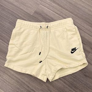 Nike High Rise Shorts XS